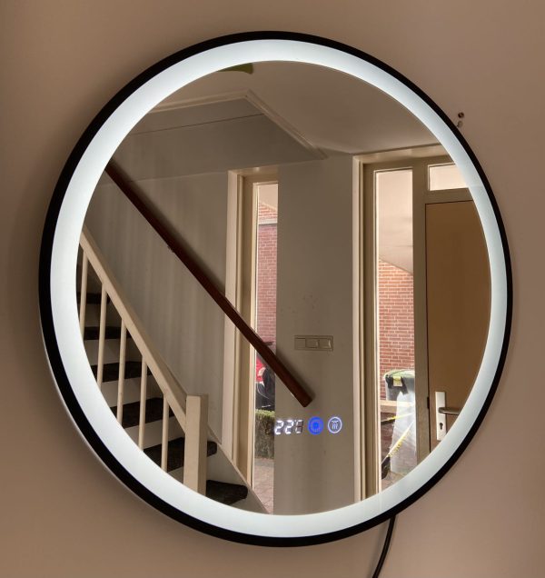Moderne rond badkamer spiegel met LED verlichte rond-Melili Spiegel-LED spiegel-LED badkamer spiegel- 3 LED Verlichting Standen-Anti Condens - Met Klok - Mat Zwart-Smart spiegel 60cm rond- Smart LED badkamer spiegel - Afbeelding 12