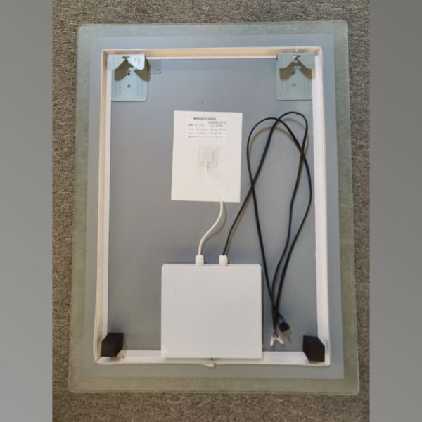 Moderne badkamer spiegel met dun LED verlichte rand - Afbeelding 7